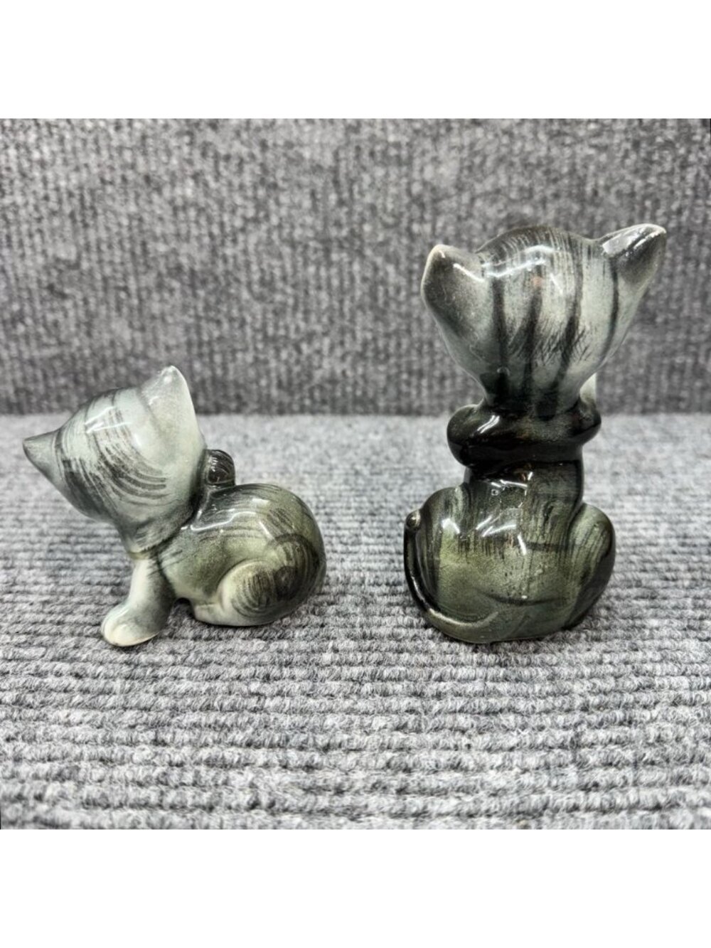 Vintage Cat Kitten Figurine Pair Japan Ceramic Gray Tabby Scratching Face Glazed - Picture 2 of 10
